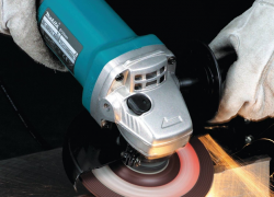 Makita 9557PB 4-1/2-Inch Angle Grinder with Paddle Switch Review